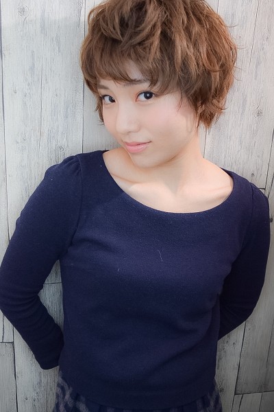 ふんわりパーマのひし形ショート ヘアスタイル 美容院 美容室 モリオフロムロンドン 原宿本店 大宮 池袋 成増