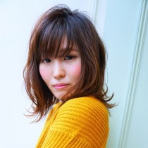 大人かわいい外ハネミディ