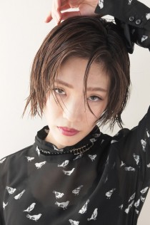 暗髪大人ショート