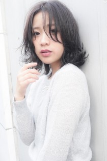 大人かわいい暗髪ミディ