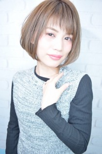 今年流行大人かわいいショート斜めバングボブ