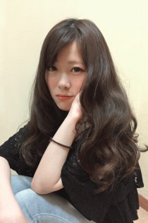 大人グラデーションカラーのロングヘア