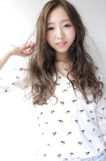 セミウェット×ほつれカールの愛されロング