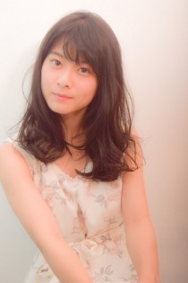 黒髪束感セミロング