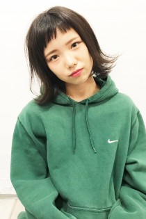 黒髪斜めバング＋外ハネ夏ショートヘア