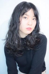 センターパート　黒髪ロングセミウェットスタイリング