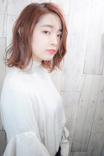 人気のカラー 耳かけゆるウェーブボブ
