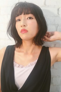 大人可愛いワイドバング外ハネミディ