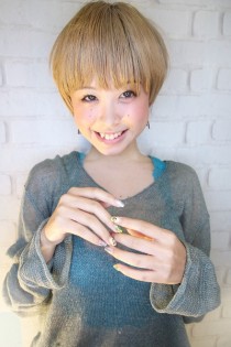ハイトーンマッシュショート