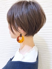 刈り上げ×黒髪前下がりショートボブ