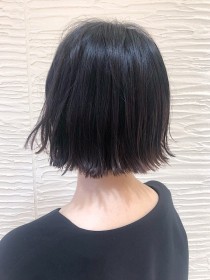 暗髪ダークアッシュ×きりっぱなしボブ