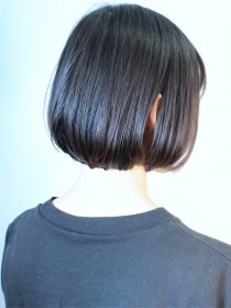 黒髪ワンレン前下がりショートボブ似合わせカット