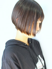 2021年冬人気前下がりショートボブ似合わせカット