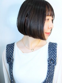 黒髪ワンレン前下がりショートボブ似合わせカット
