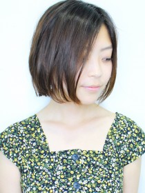 ハンドドライでまとまる前下がりレイヤーボブ