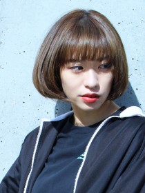 黒髪ワンレン前下がりショートボブ似合わせカット