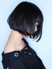 黒髪ワンレン前下がりショートボブ似合わせカット