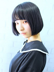 黒髪ワンレン前下がりショートボブ似合わせカット