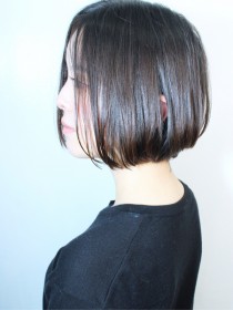 黒髪ワンレン前下がりショートボブ似合わせカット
