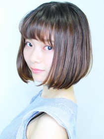 大人可愛いハンドドライでまとまる前下がりレイヤーボブ
