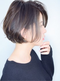 今年流行大人かわいい小顔丸みショートボブ
