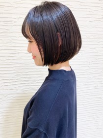 大人かわいいナチュラル前下がりショートボブ