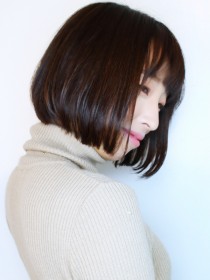 黒髪ワンレン前下がりショートボブ似合わせカット