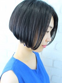 ワンサイド黒髪ワンレン前下がりショートボブ似合わせカット