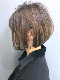 横顔美人レイヤーボブ