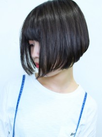 黒髪ワンレン前下がりショートボブ似合わせカット