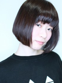 黒髪ワンレン前下がりショートボブ似合わせカット