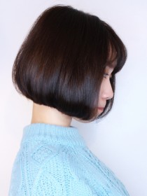 黒髪ワンレン前下がりショートボブ似合わせカット