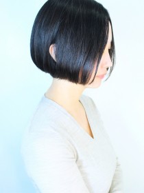 黒髪ワンレン前下がりショートボブ似合わせカット