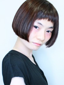 黒髪ワンレン前下がりショートボブ似合わせカット