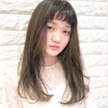 オリーブベージュ×フェザーストレート