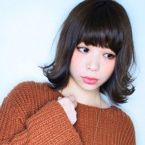 厚めバング外ハネショートボブ似合わせ