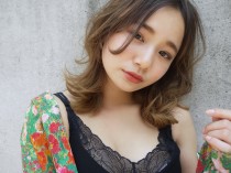 大人かわいいセンターパートミディ