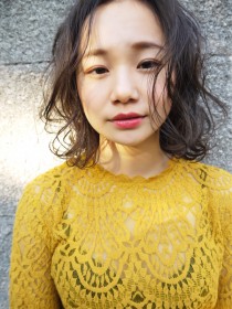 大人かわいいセンターパートミディ