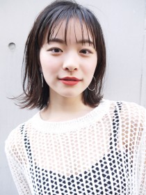 大人かわいい黒髪シースルーバングボブ