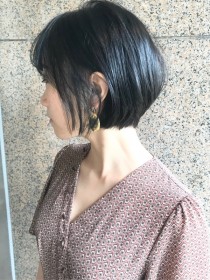 横顔美人　ショートボブ