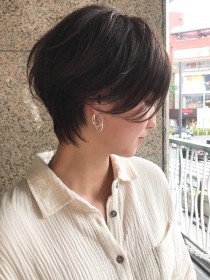 横顔美人　くびれショート
