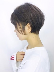 横顔美人ショートボブ