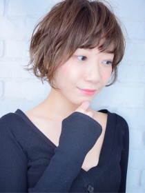 2019年春夏人気大人かわいい斜めバング小顔ショートボブ