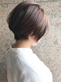 横顔美人　小顔　ショート