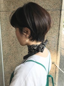 横顔美人　くびれ　ショート