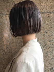 横顔美人　ミニボブ