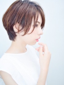 大人かわいい秋冬人気前髪長め小顔ショート