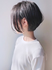 耳かけショートボブ