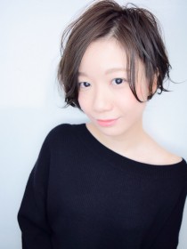 大人かわいい長め斜めバング小顔モテショート