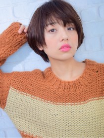 2019年春夏人気大人斜めバングかわいい丸みショート